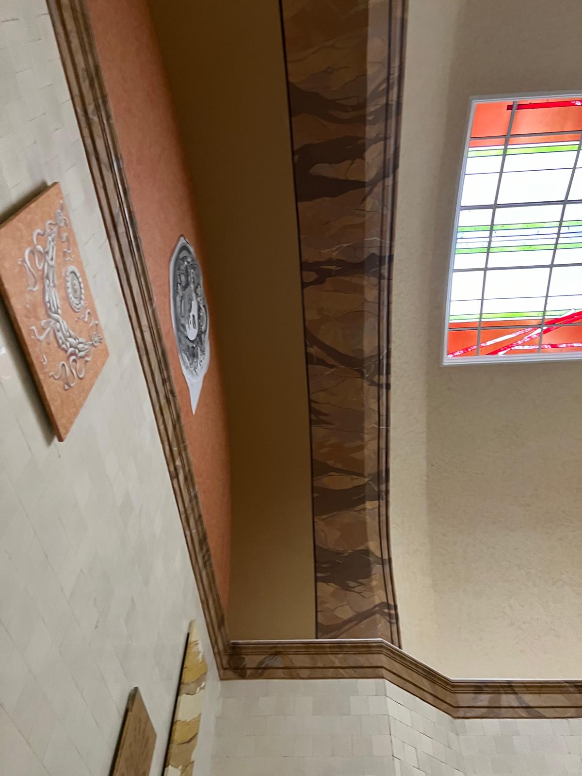 Glanzvoll renoviert: Malerarbeiten im historischen Friedrichsbad, Baden‑Baden